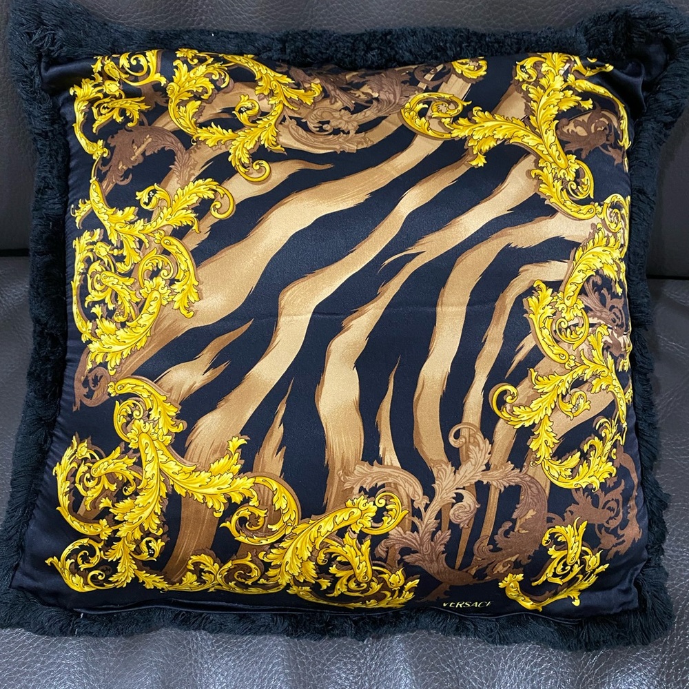 Versace pillow!✨